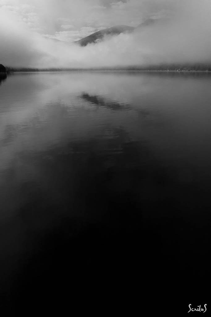 Grand Lake dans la brume matinale.