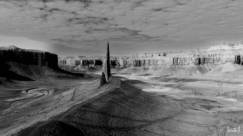 Long Dong Silver. Monolithe et son cirque.