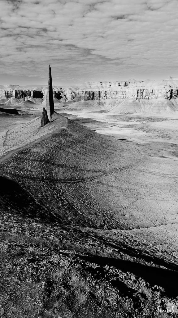 Long Dong Silver. Monolithe sur sa dune.