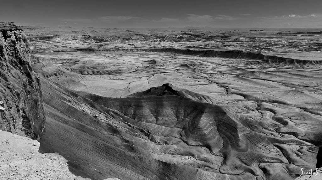 Moonscape Overlook. Belvédère lunaire et falaise.
