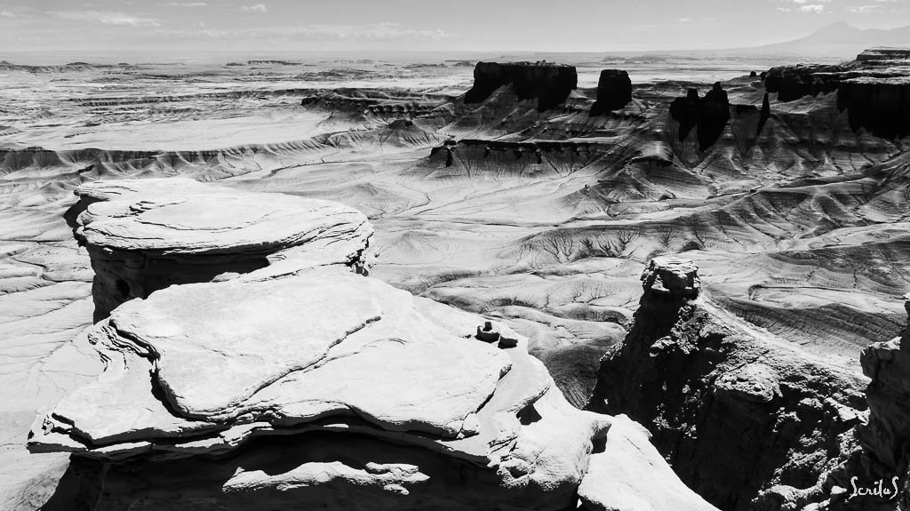 Moonscape Overlook. Belvédère lunaire, mesas et Painted Desert.